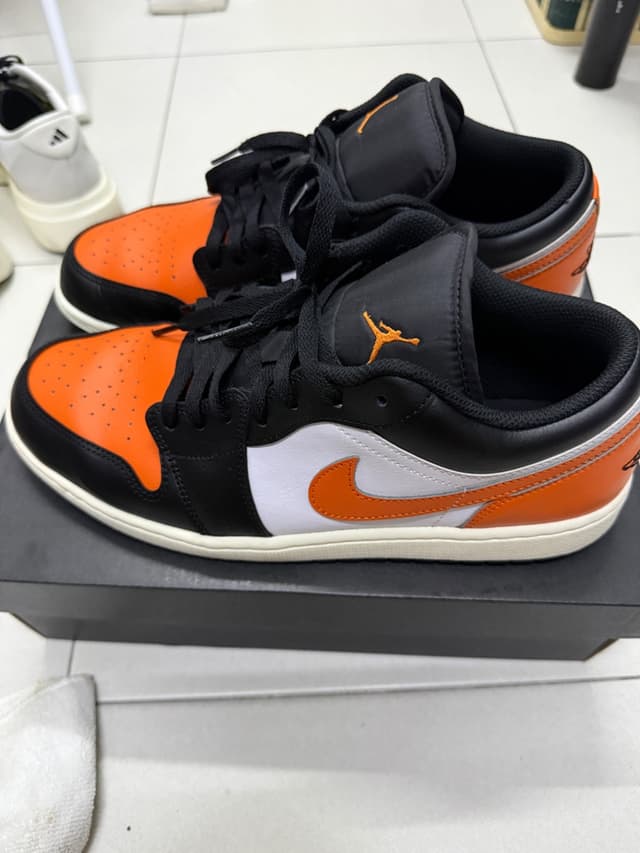 รองเท้าผ้าใบ Nike Jordan 1 Low