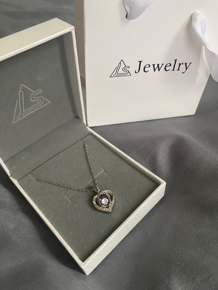 Ожерелье с подвеской в виде наложенных сердец, бренд LS Jewelry, с бриллиантом в центре