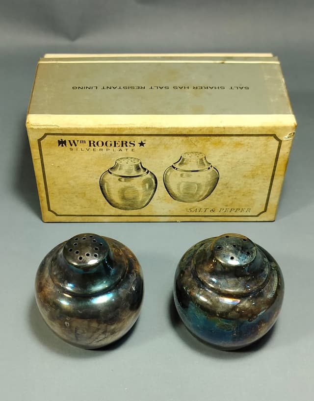 Wm. Rogers Salt and Pepper Bottle Set