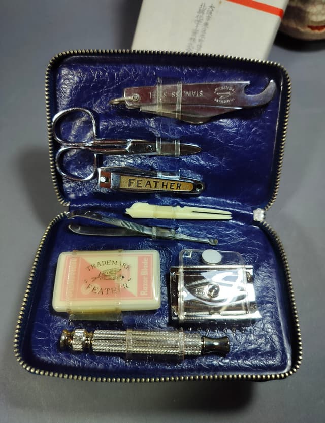 Vintage Feather Grooming Kit