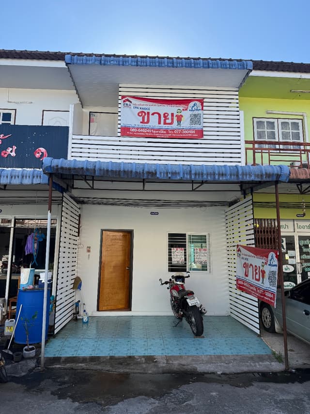 Newly renovated townhouse, Phet Villa Village, Amphoe Road