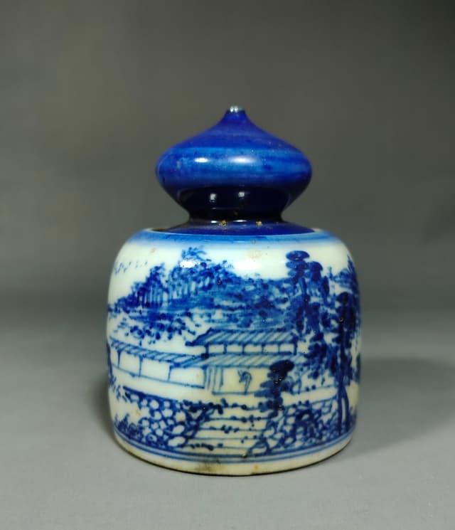 Antique Chinese porcelain tea jar, custom-made for export to Japan