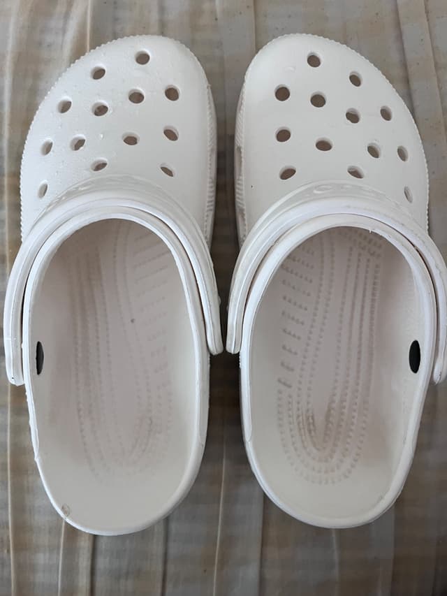 รองเท้าแตะ Crocs Classic สีขาว