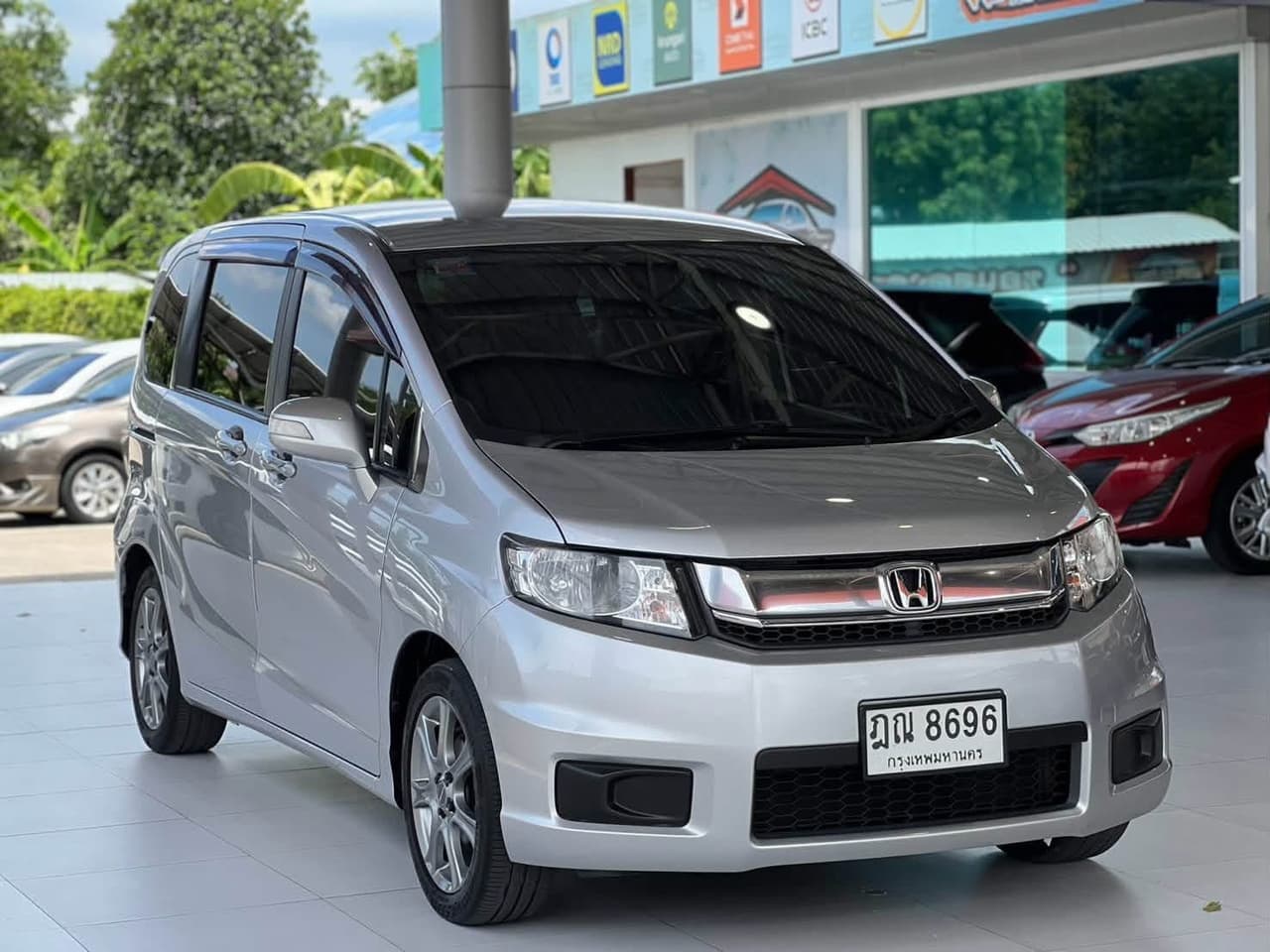 HONDA FREED 1.5E 2010 года