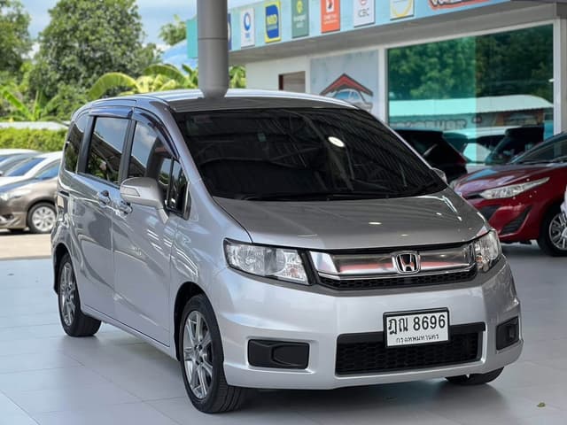 HONDA FREED 1.5E ปี 2010