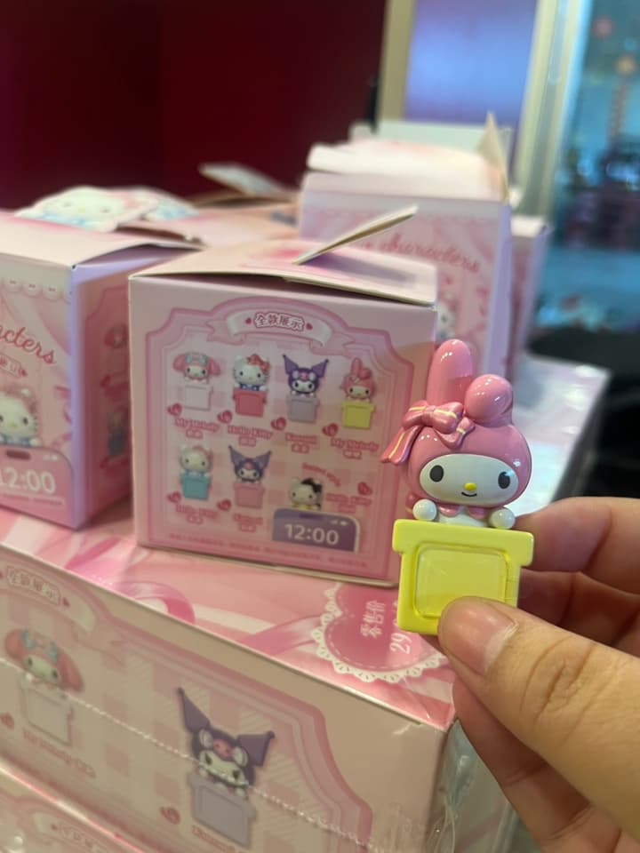 Случайный бокс для телефона с дизайном Sanrio