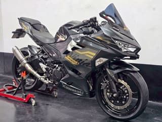 Kawasaki Ninja400 2020 - image blurred placeholder
