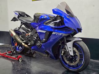 Yamaha YZF-R1 2019 синий - image blurred placeholder