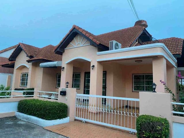 H1169 บ้านให้เช่า ใกล้พัทยา 3 ห้องนอน อนุญาตให้นำสัตว์เลี้ยงเข้าได้