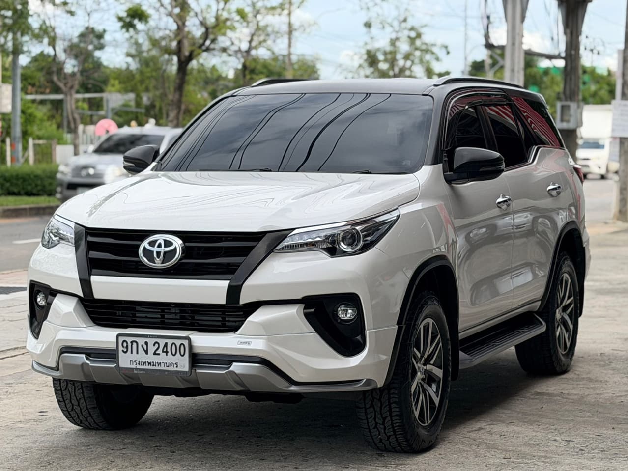 Toyota Fortuner 2.4V 2WD максимальная комплектация, 2018 год