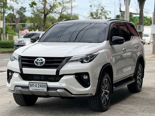 Toyota Fortuner 2.4V ขับ 2WD ท็อปออปชั่น ปี 2018