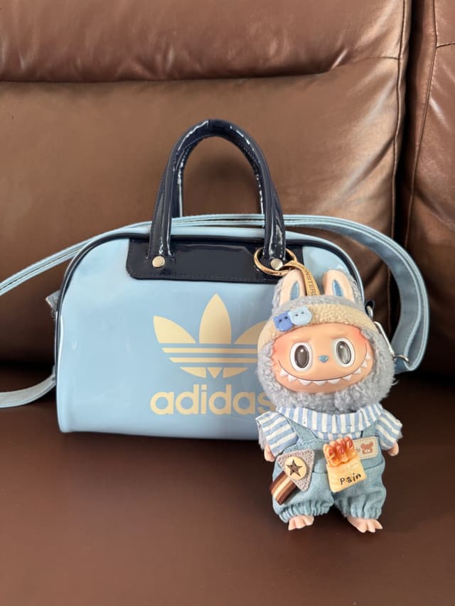 กระเป๋าสะพายข้าง Adidas Adicolor Mini Bowling Bag พร้อมตุ๊กตา Labubu