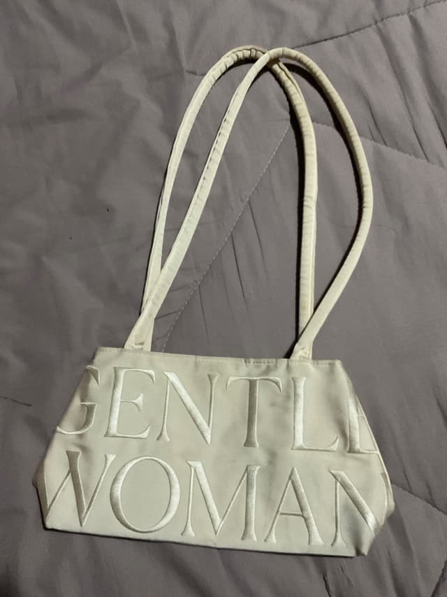 กระเป๋าสะพายไหล่ GENTLEWOMAN รุ่น GW Daily (สีครีม)
