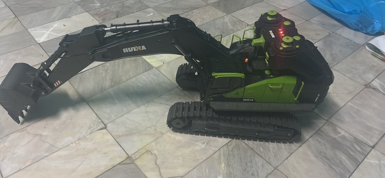 Игрушечный радиоуправляемый экскаватор Huina 1593, масштаб 1:14