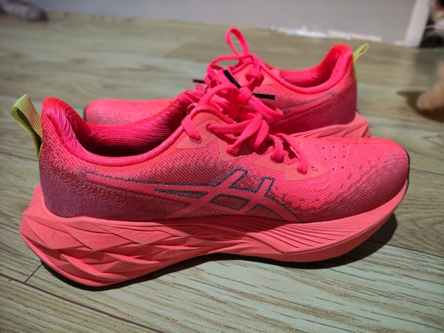 รองเท้าวิ่ง ASICS Novablast 4 ไซส์ 39