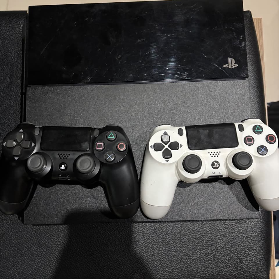 Sony PlayStation 4 Fat темная версия, 2 ТБ, 30 игр