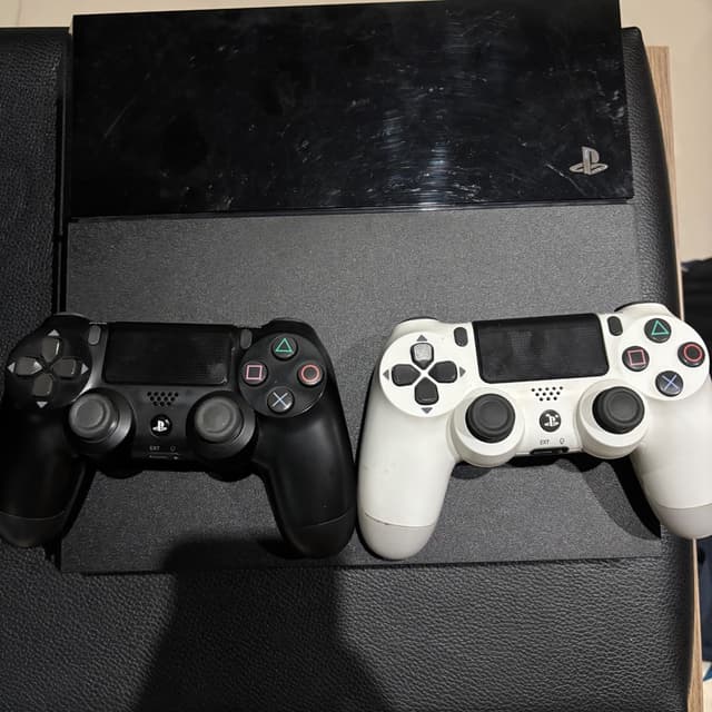 Sony PlayStation 4 Fat สีเข้ม พื้นที่เก็บข้อมูล 2TB เกม 30 เกม