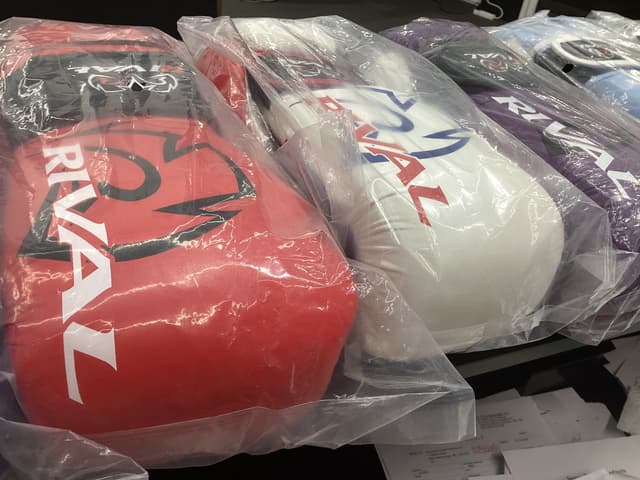 คอลเลกชันนวมชกมวย Rival – นวมซ้อมสปาร์ริงและนวมกระสอบทราย รุ่นโปร