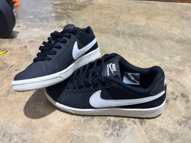 รองเท้าผ้าใบ Nike Court Royale ไซส์ US 8 / UK 5.5 / EU 39 / CM 25