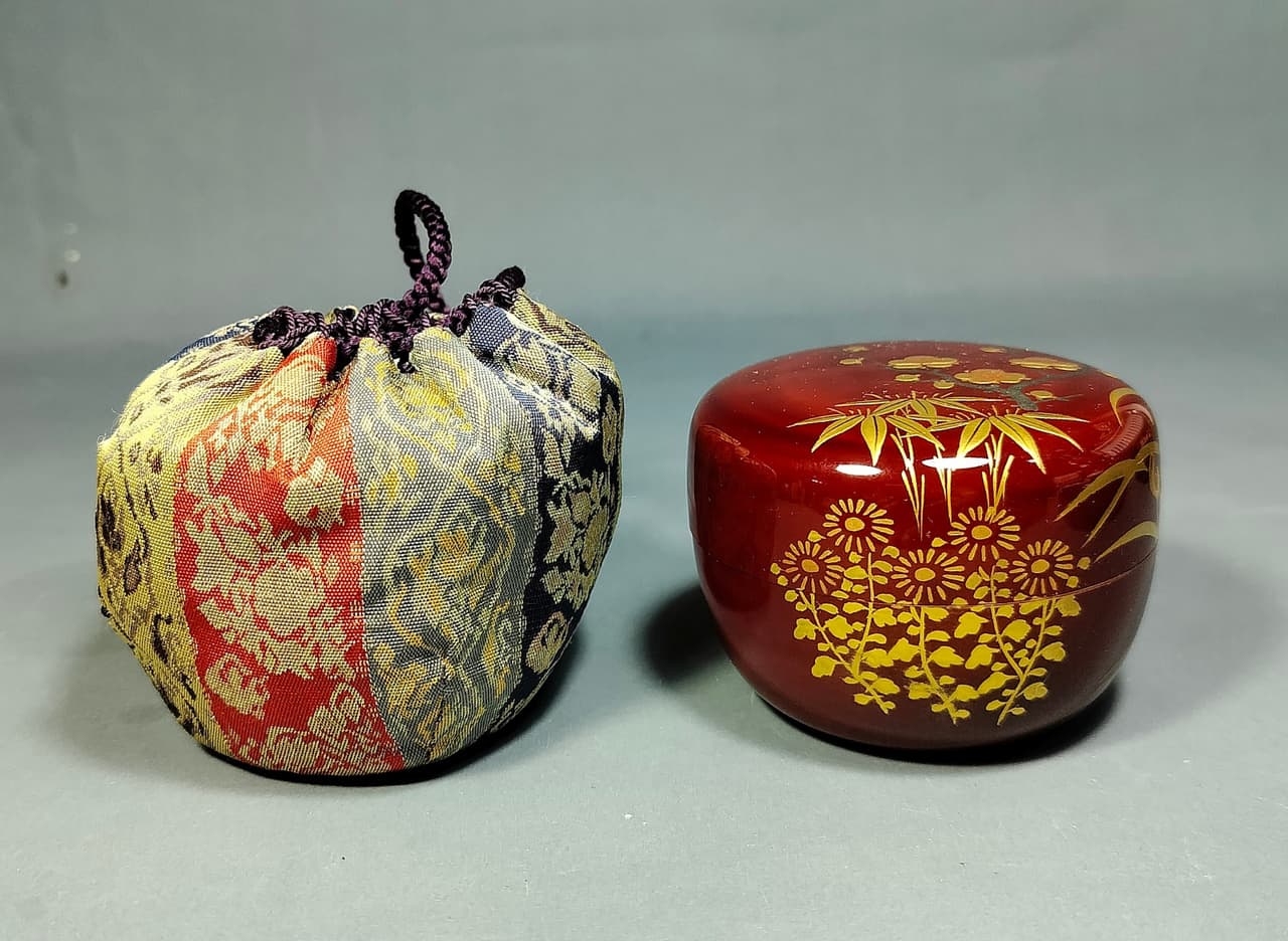 Античная японская лакированная чайная коробочка (Natsume)