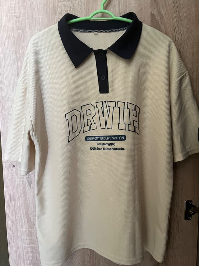 เสื้อโปโลแขนสั้นสีครีม ลาย DRWIH คอปกสีกรม