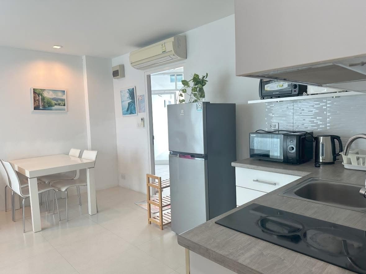 Grandblue Condominium Maephim 608, Районг