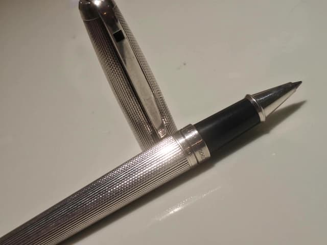 ปากกาลูกลื่นแบบโรลเลอร์บอล S.T. DUPONT OLIMPIO เงินสเตอร์ลิง