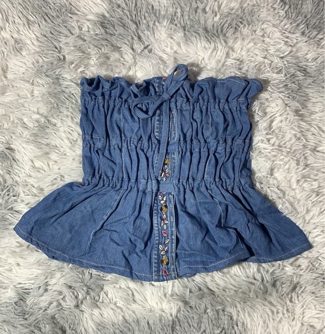 เสื้อยีนส์ เกาะอก ทรงเข้ารูป