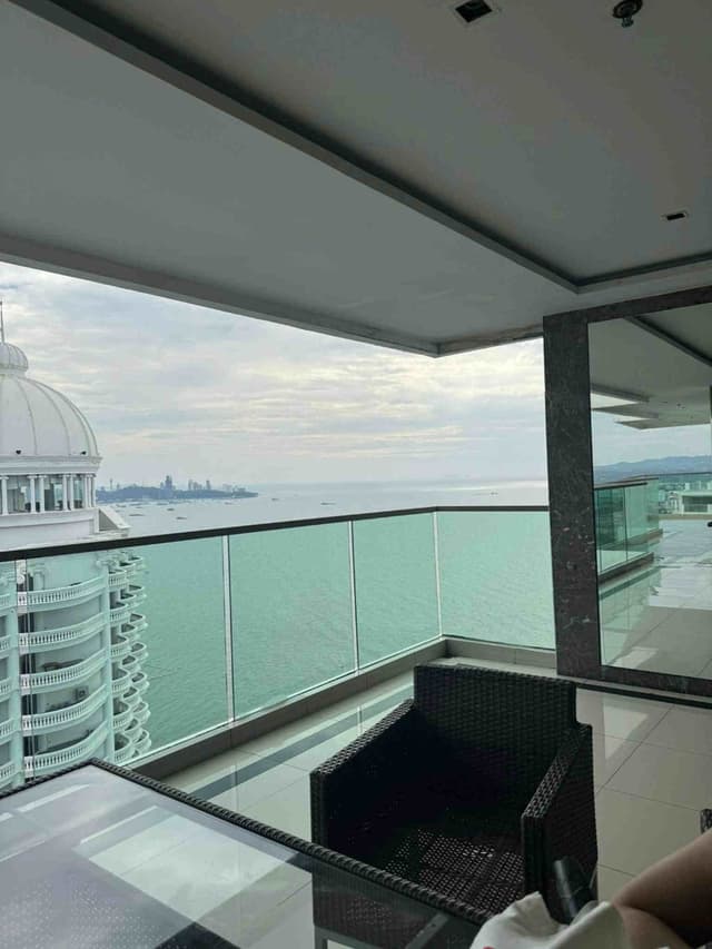 C1322 ขายคอนโด Wongamart Tower Condominium (ขายพร้อมผู้เช่า) วิวทะเลจากระเบียง