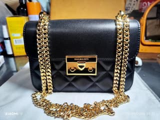 CHARLES & KEITH กระเป๋าสะพายไหล่ Quilted Push-Lock สีดำ ของแท้ 100% - image blurred placeholder