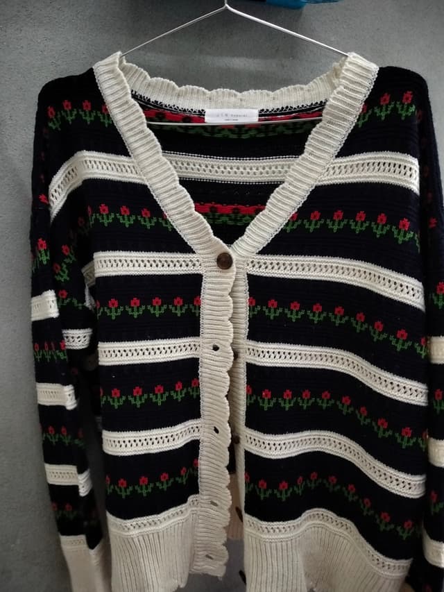 Black Long-Sleeve Knitted Cardigan with Tulip Pattern