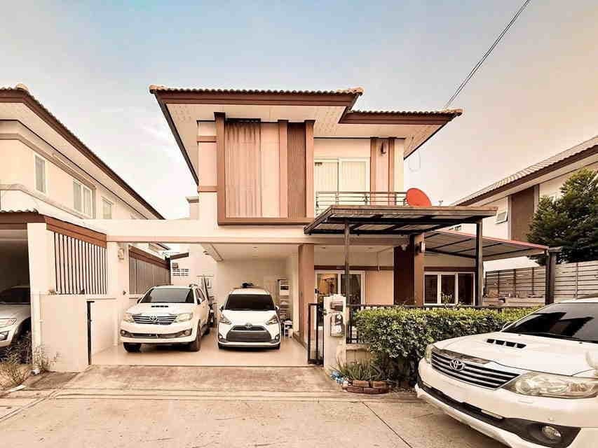H1188 2-Storey Detached House for Sale, 3 Bedrooms, Ready to Move In, Great Location in Village, Pattaya