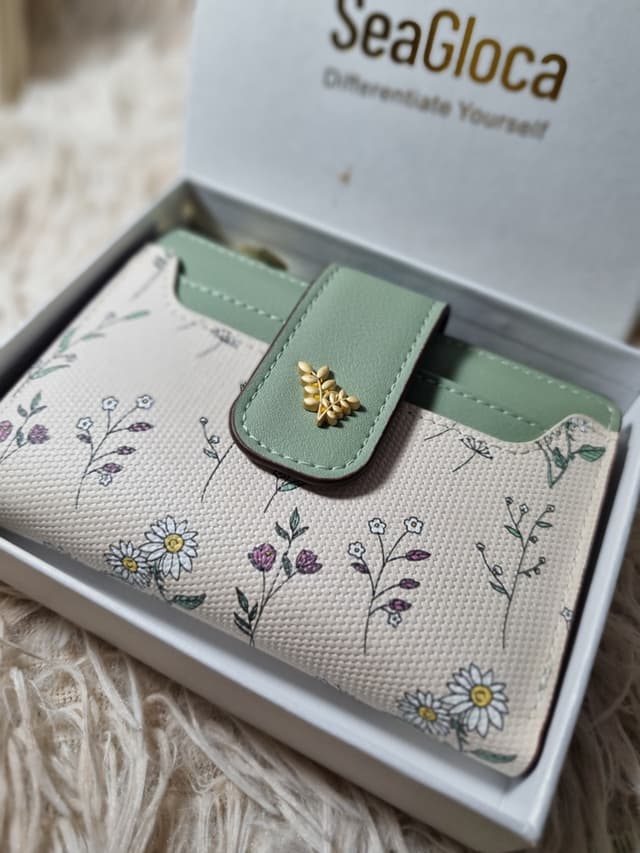 Seagloca short wallet, green floral pattern