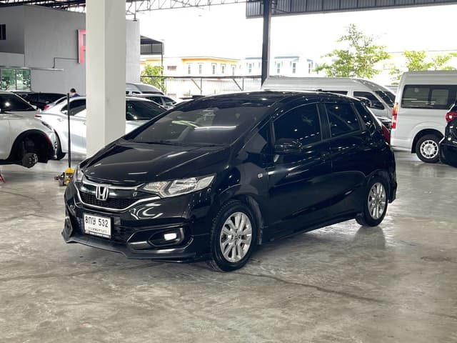 Honda Jazz 1.5V+ ปี 2019 เกียร์ AT สีดำ