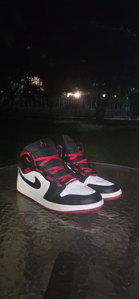 รองเท้าผ้าใบ Nike Jordans ของแท้ สีดำ/ขาวและแดง