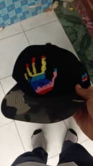 หมวกแก๊ป สีดำ ลายปักรูปฝ่ามือหลากสีสัน - image blurred placeholder