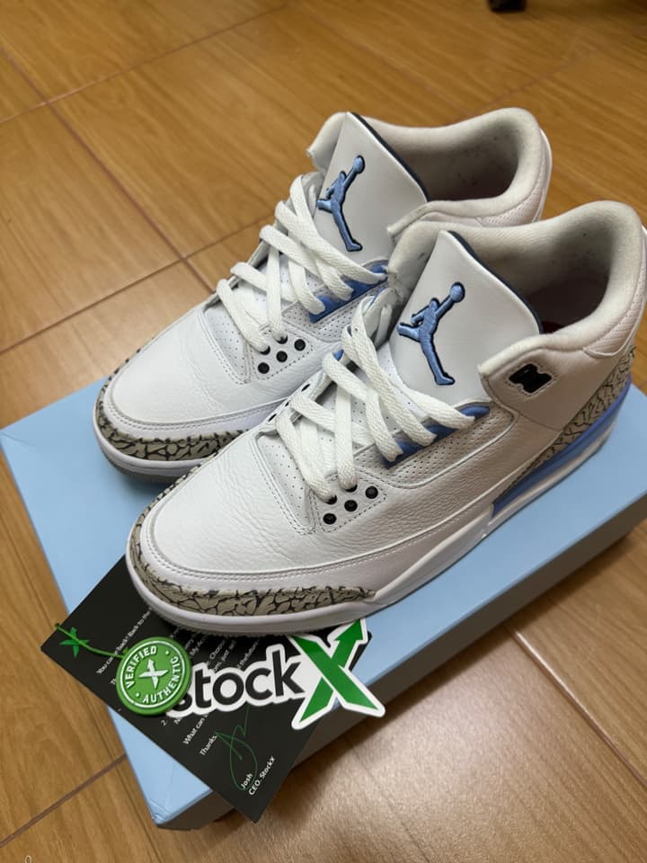 รองเท้าผ้าใบ Air Jordan 3 Retro "UNC" (Valor Blue) ของแท้ 100% (StockX Verified)