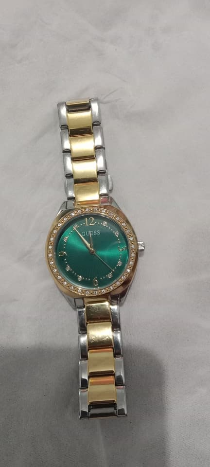 GUESS Women's Wristwatch