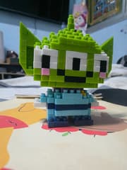 Collectible LEGO Little Green Men (Three-Eyed Aliens) - image blurred placeholder