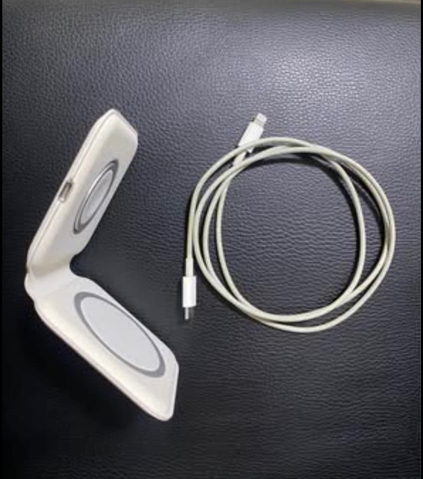 Apple MagSafe Duo Charger