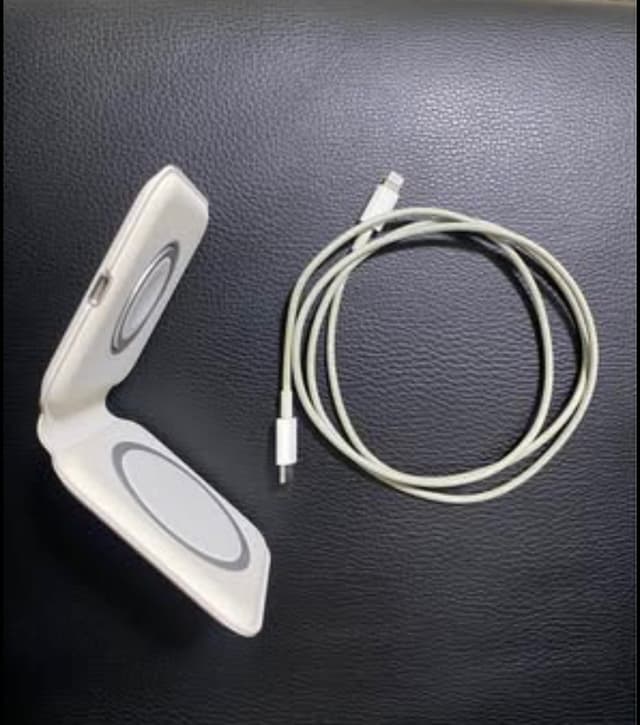 Apple MagSafe Duo Charger