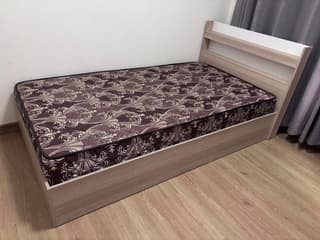 Bed with 3.5-foot mattress - image blurred placeholder