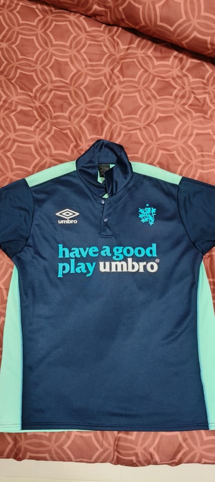 เสื้อกีฬาคอปก แบรนด์ umbro