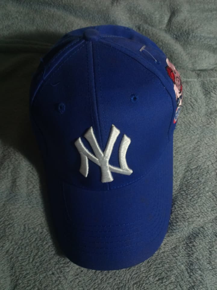 หมวก MLB NY สีน้ำเงิน ปักลายรูปหมู