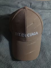 หมวก Balenciaga สีเบจ - image blurred placeholder