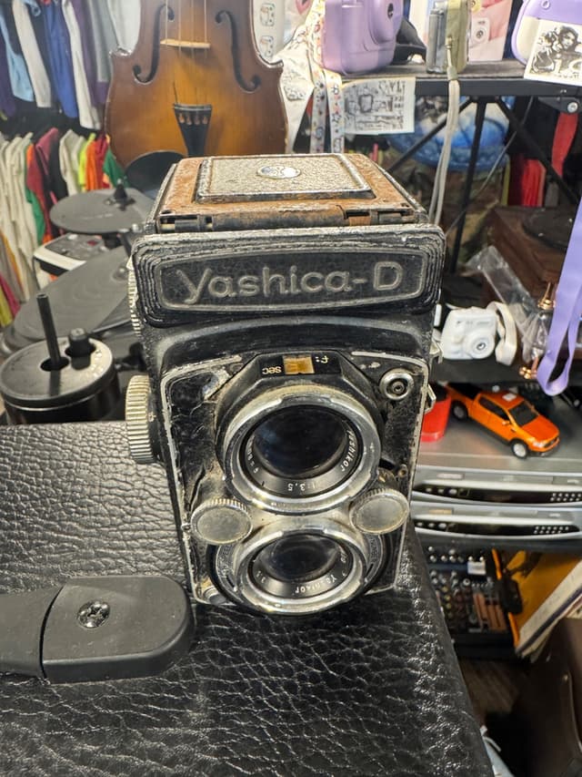 Yashica-D Vintage Twin-Lens Reflex Film Camera