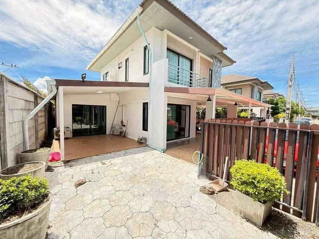 H1194 House for Rent at Pruksa Nara Jomtien–Chaiyapruek, 4 Bedrooms, Shared Swimming Pool