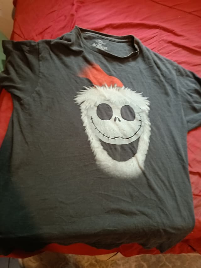 เสื้อยืด ลาย Jack Skellington ในชุดซานตาคลอส