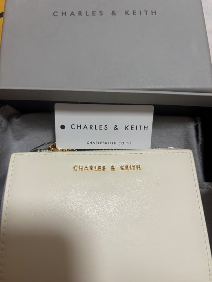 กระเป๋าสตางค์ Charles & Keith รุ่น mini top zip small wallet