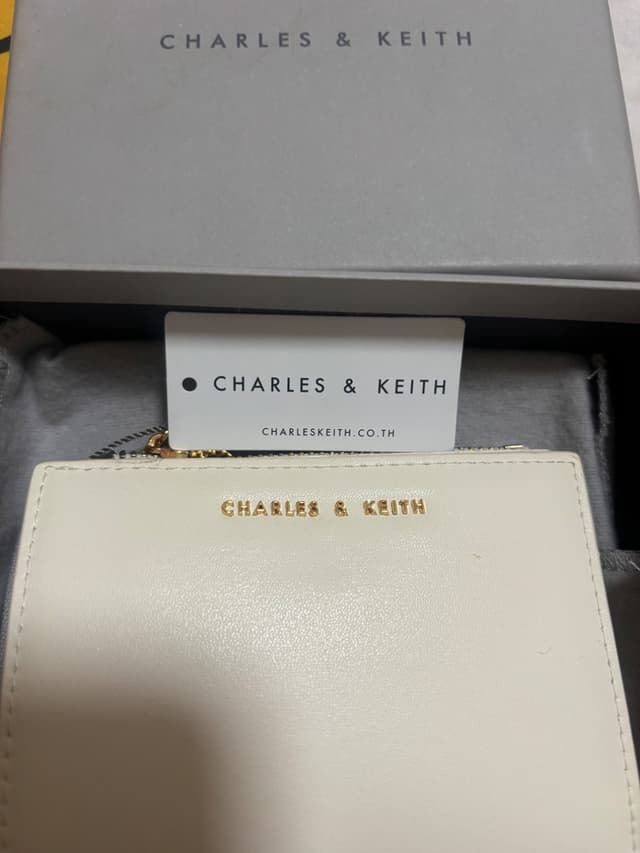 กระเป๋าสตางค์ Charles & Keith รุ่น mini top zip small wallet